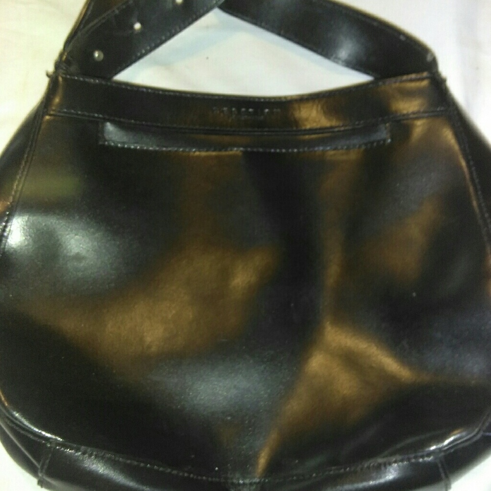 Black Reaction Kenneth Cole hand bag